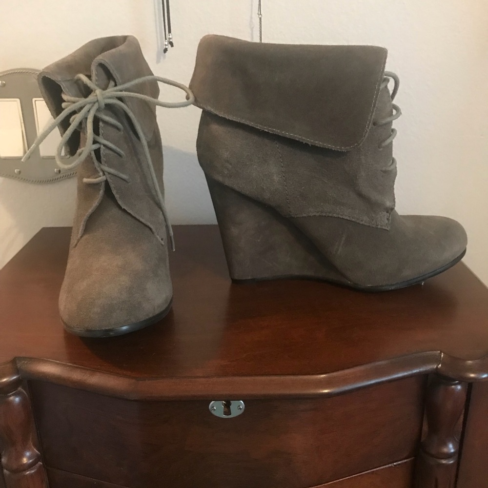 Shoes - Picture 1 of 2